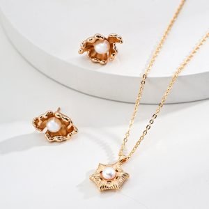 Hexagonal Pendant Pearl Necklace