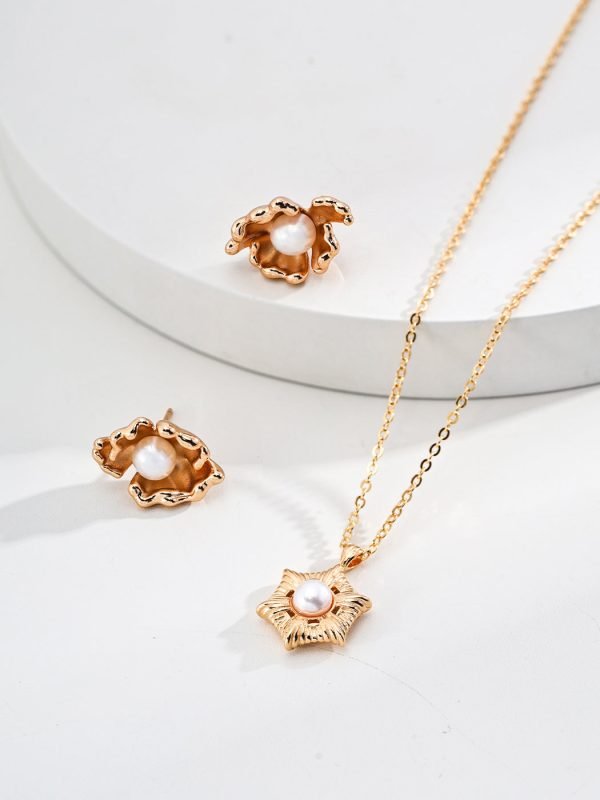 Hexagonal Pendant Pearl Necklace
